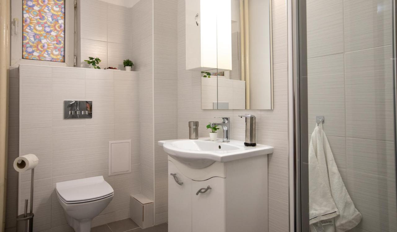 Aquarium Apartment Grivita Bucharest Exterior photo